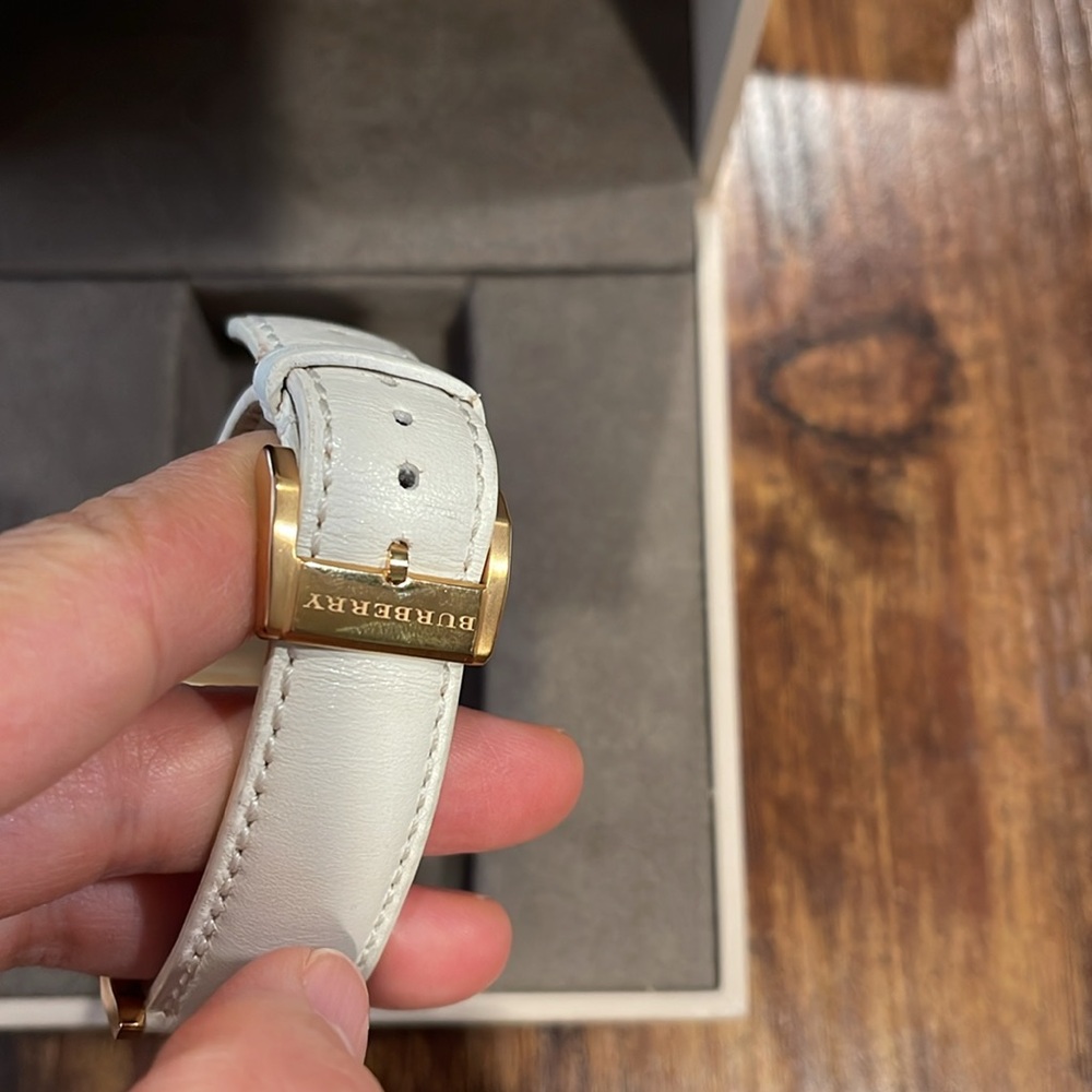 Burberry white gold watch - Picture 9 of 10